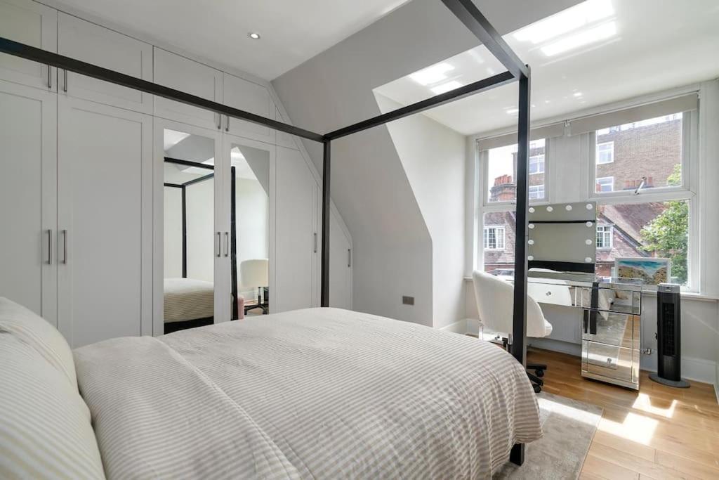 Modern Spacious 2 Bedroom Flat Near Richmond Park Londra