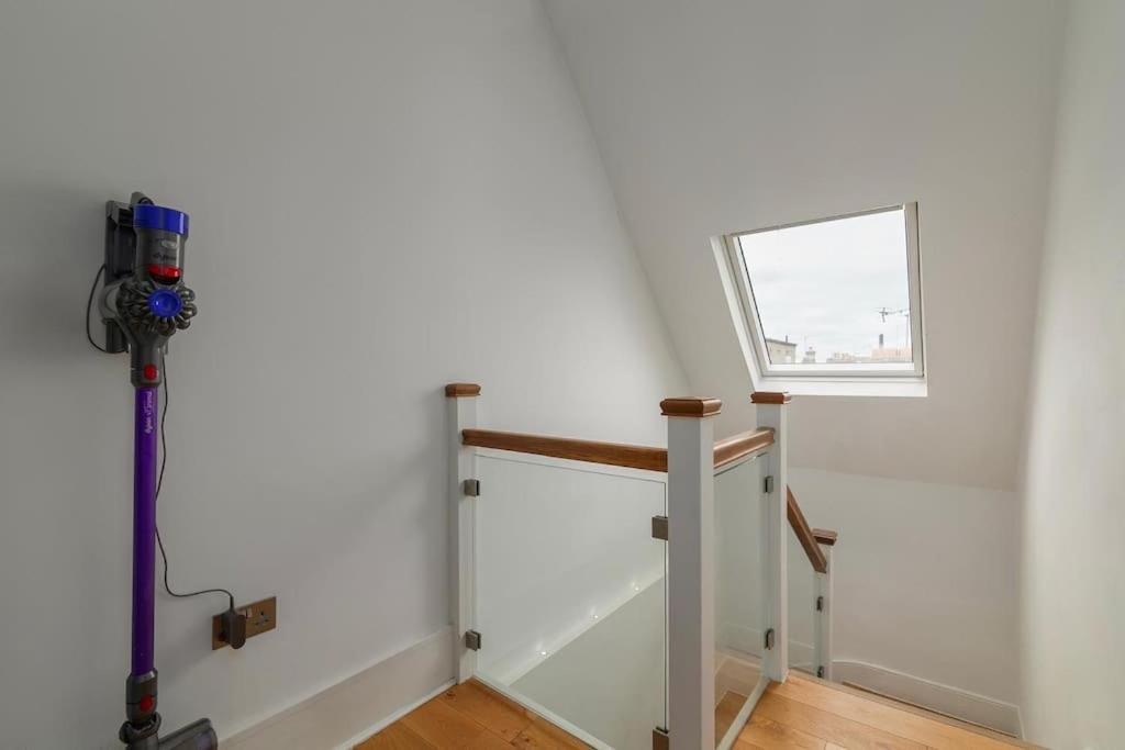 Modern Spacious 2 Bedroom Flat Near Richmond Park Appartamento