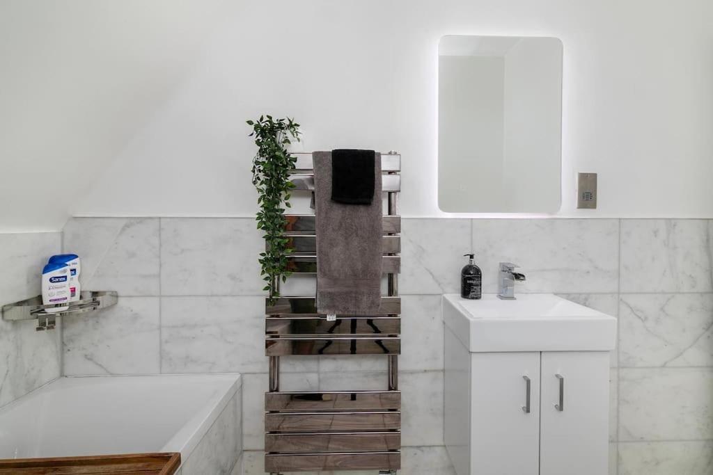 Appartamento Modern Spacious 2 Bedroom Flat Near Richmond Park Londra