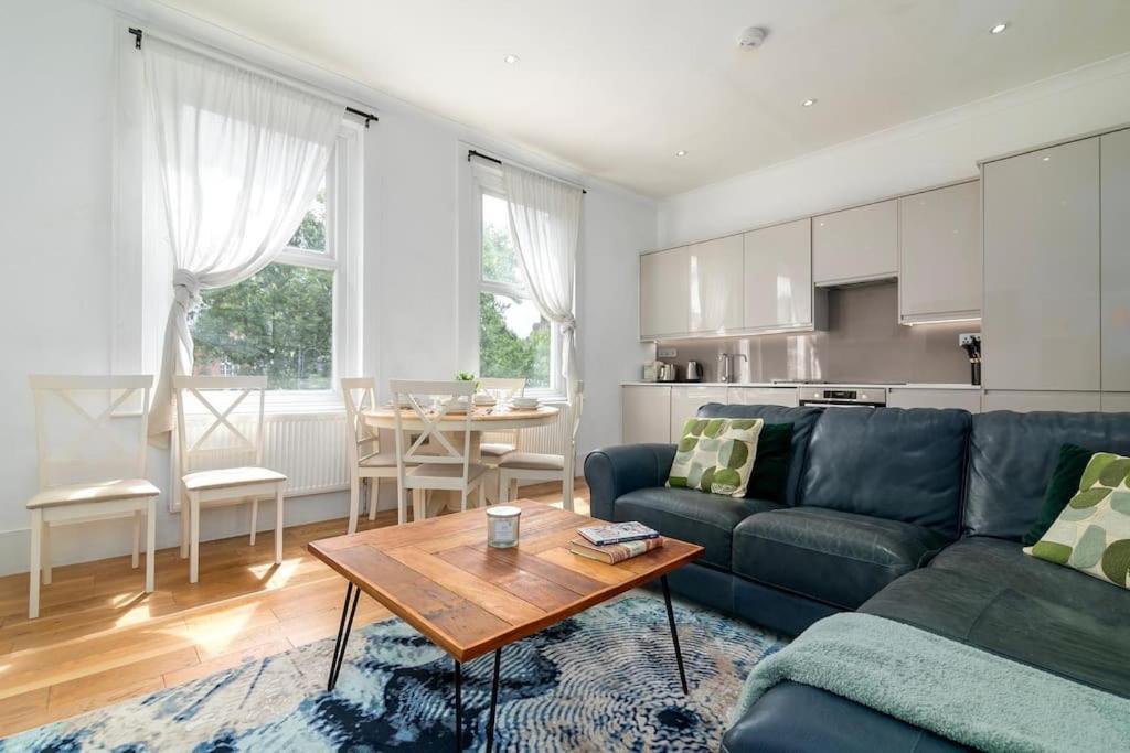 Modern Spacious 2 Bedroom Flat Near Richmond Park Appartamento